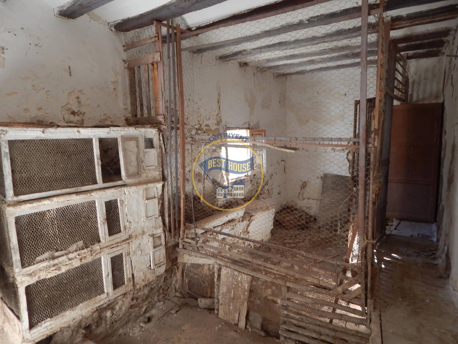 10 bedroom Townhouse for sale in Bocairent - € 210,000 (Ref: 8715541)