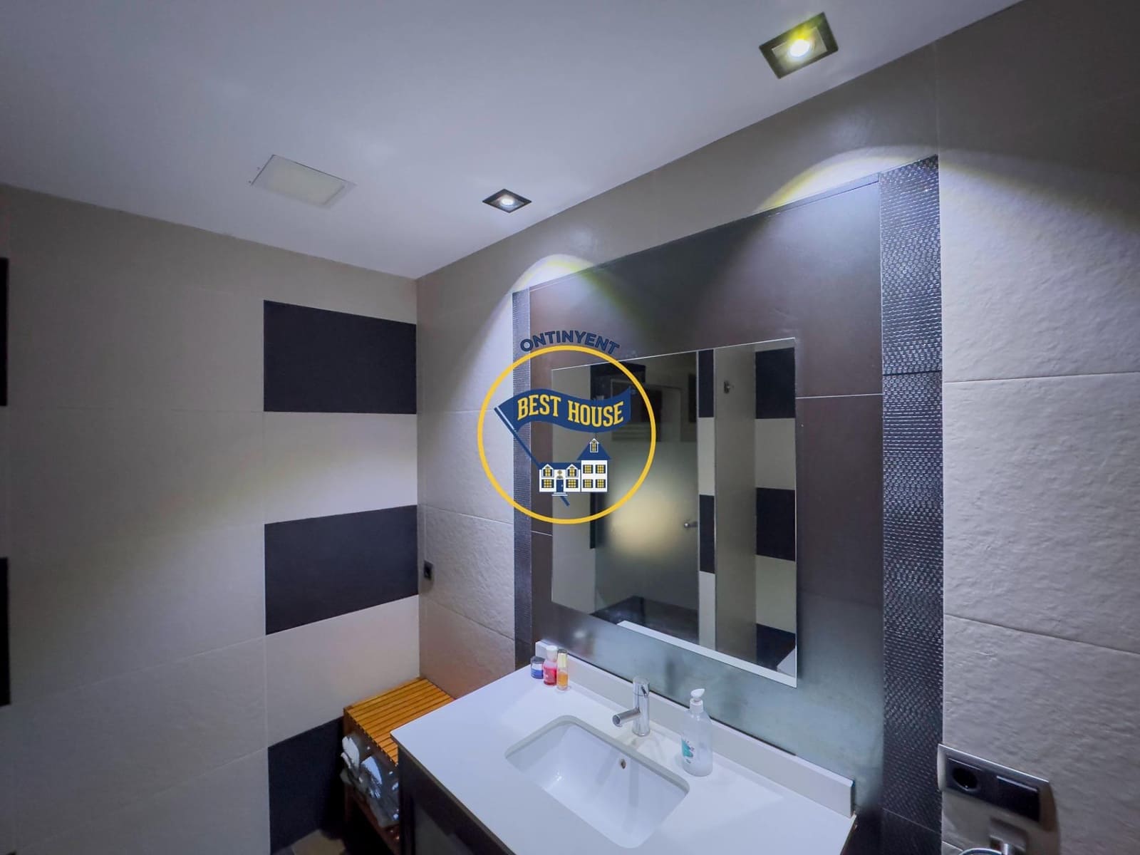 4 soveværelse Byhus til salg i Bocairent - € 199.000 (Ref: 8789566)