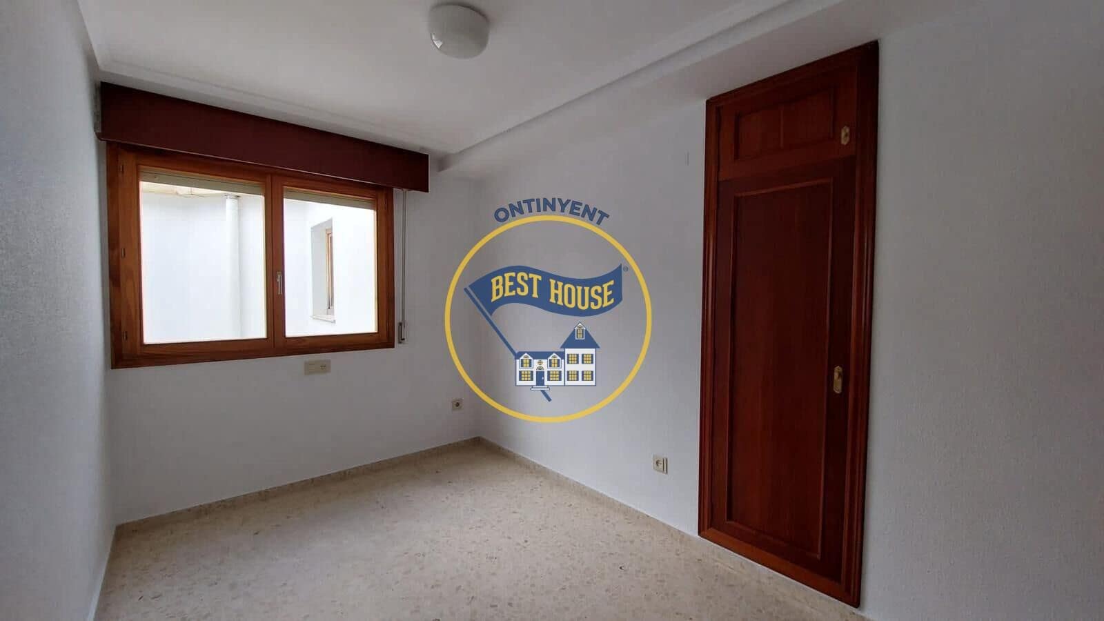 4 soveværelse Lejlighed til salg i Ontinyent - € 150.000 (Ref: 8867060)