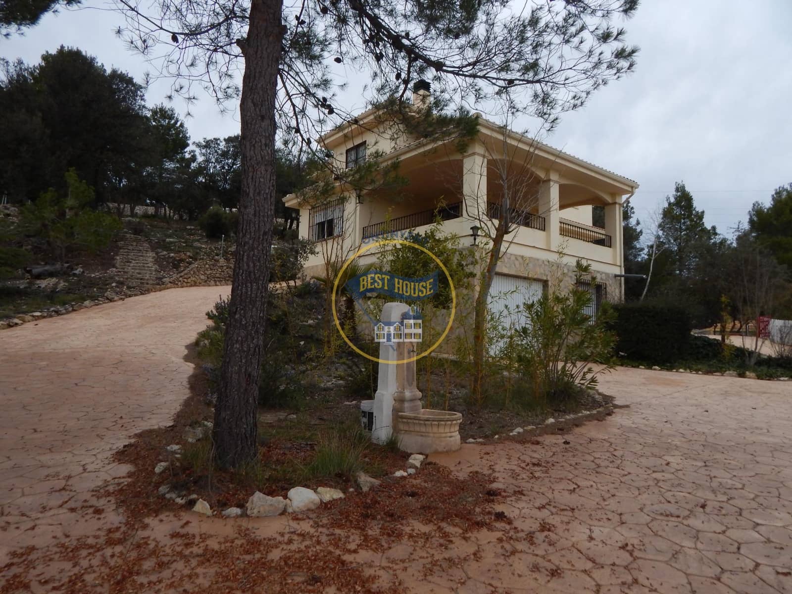 5 soveværelse Villa til salg i Bocairent med swimmingpool garage - € 376.000 (Ref: 8885996)