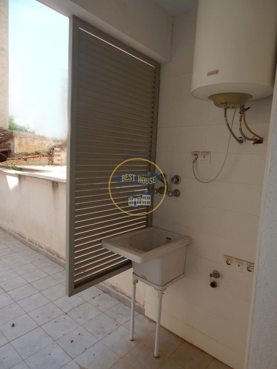 5 soveværelse Lejlighed til salg i Albaida med garage - € 130.000 (Ref: 9068952)