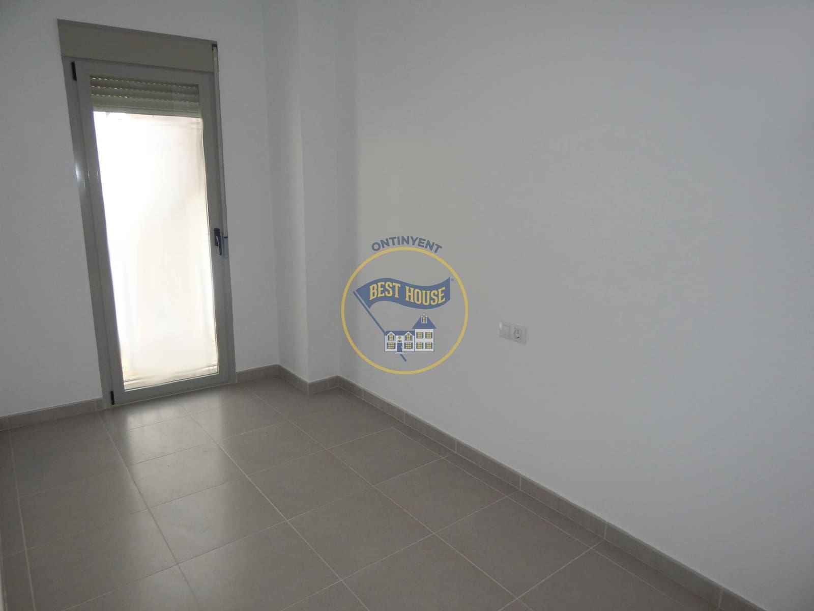 5 soveværelse Lejlighed til salg i Albaida med garage - € 130.000 (Ref: 9068952)