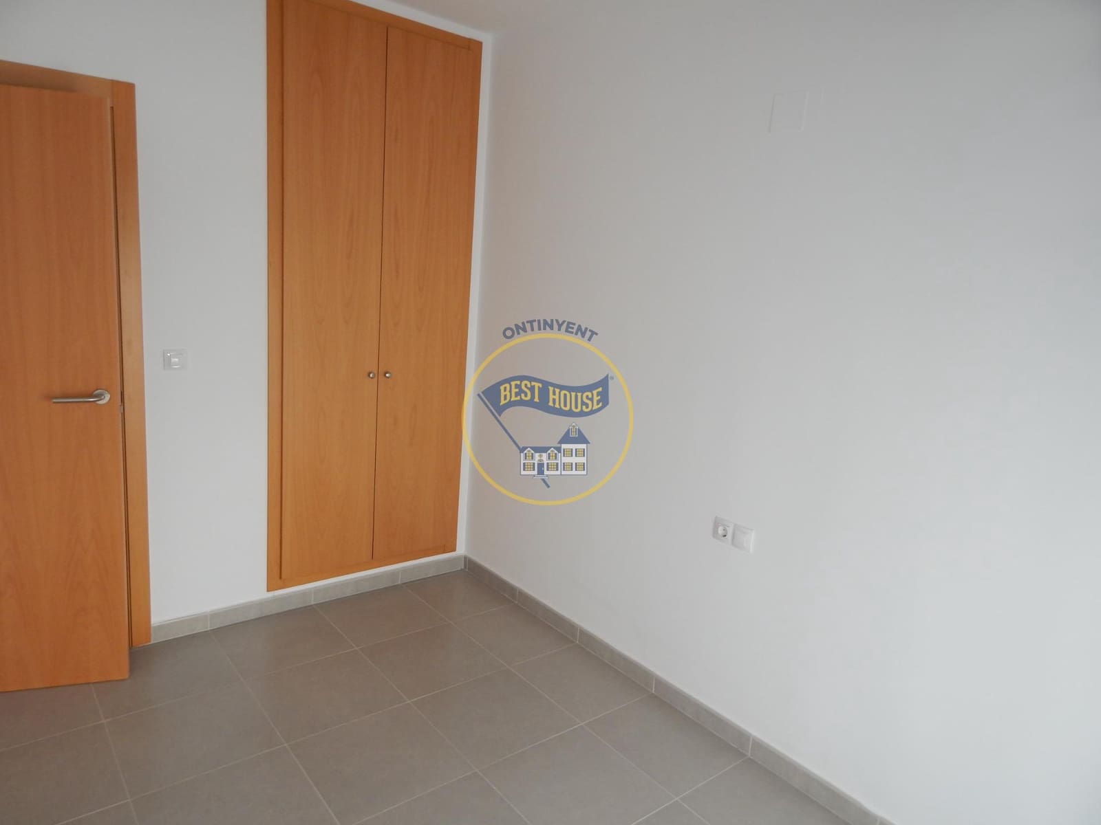 5 soveværelse Lejlighed til salg i Albaida med garage - € 130.000 (Ref: 9068952)