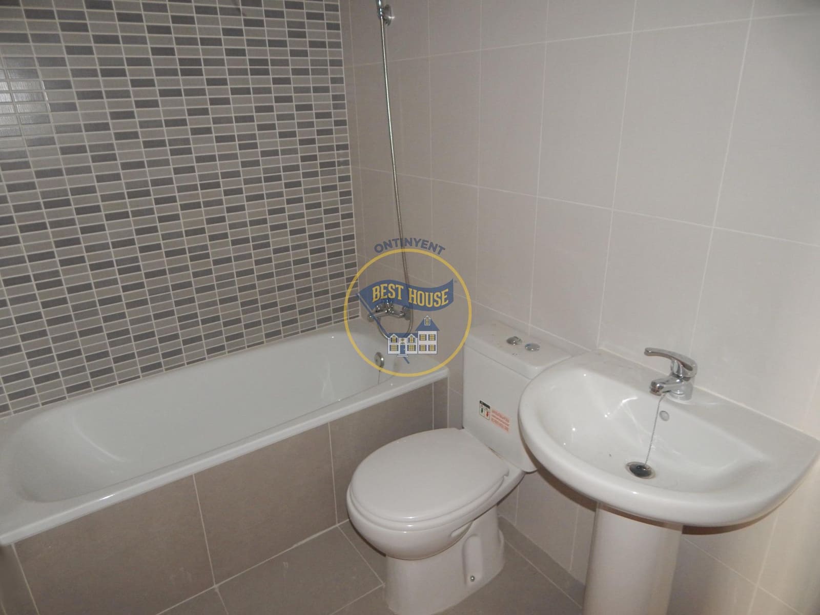 5 soveværelse Lejlighed til salg i Albaida med garage - € 130.000 (Ref: 9068952)