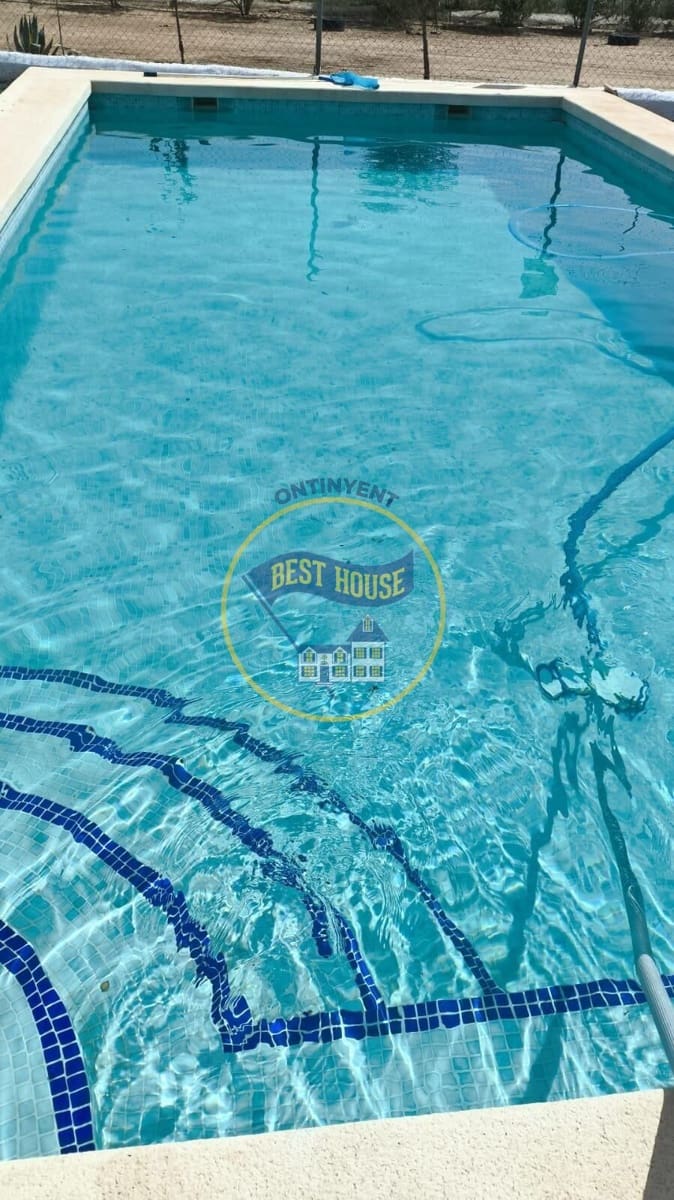 4 bedroom Villa for sale in Caudete - € 180,000 (Ref: 9504491)