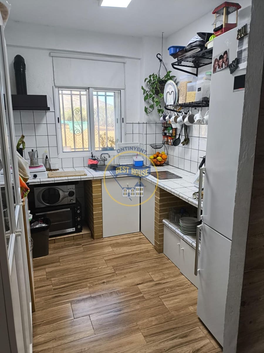 4 bedroom Villa for sale in Caudete - € 180,000 (Ref: 9504491)