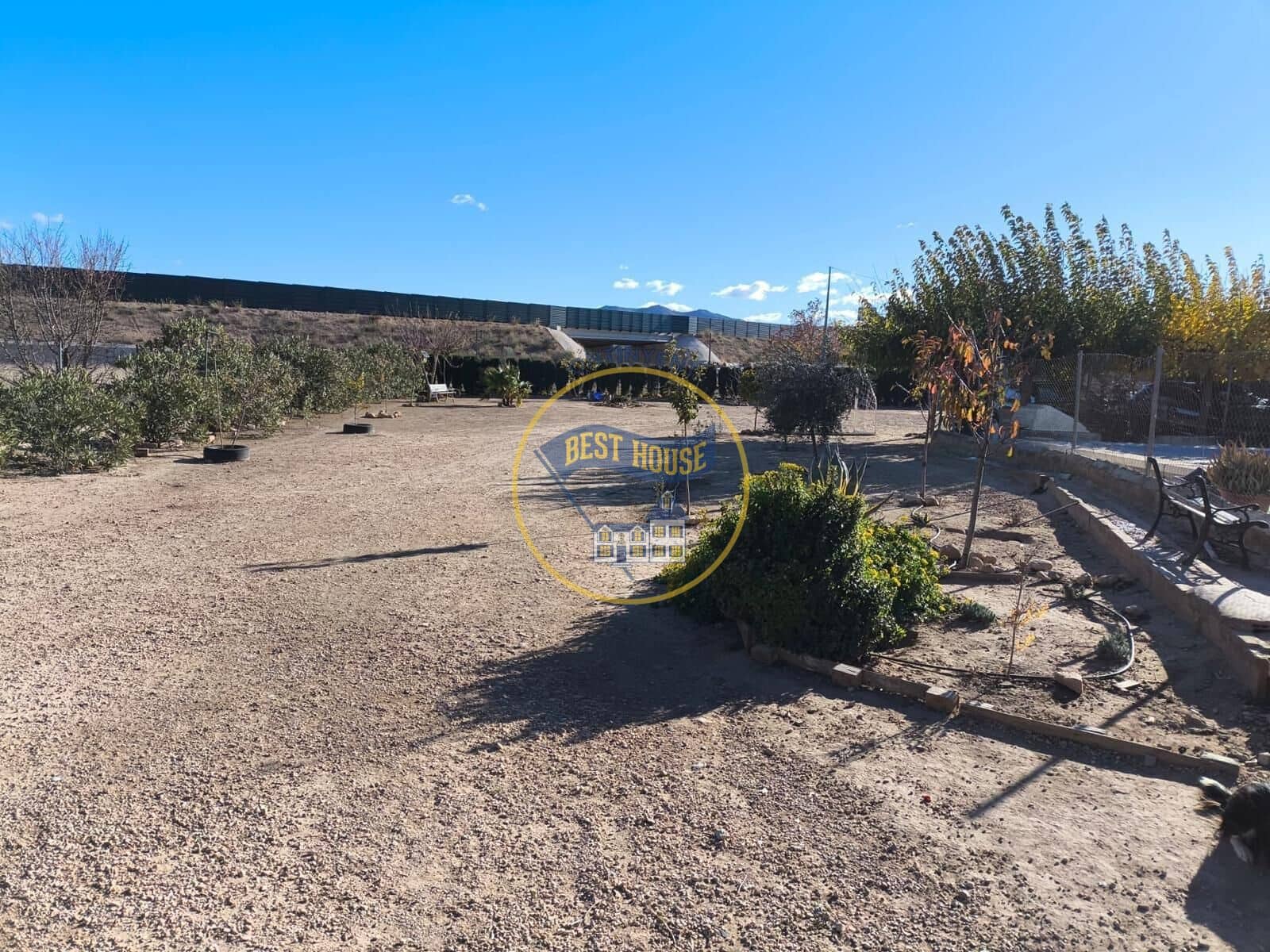 4 bedroom Villa for sale in Caudete - € 180,000 (Ref: 9504491)