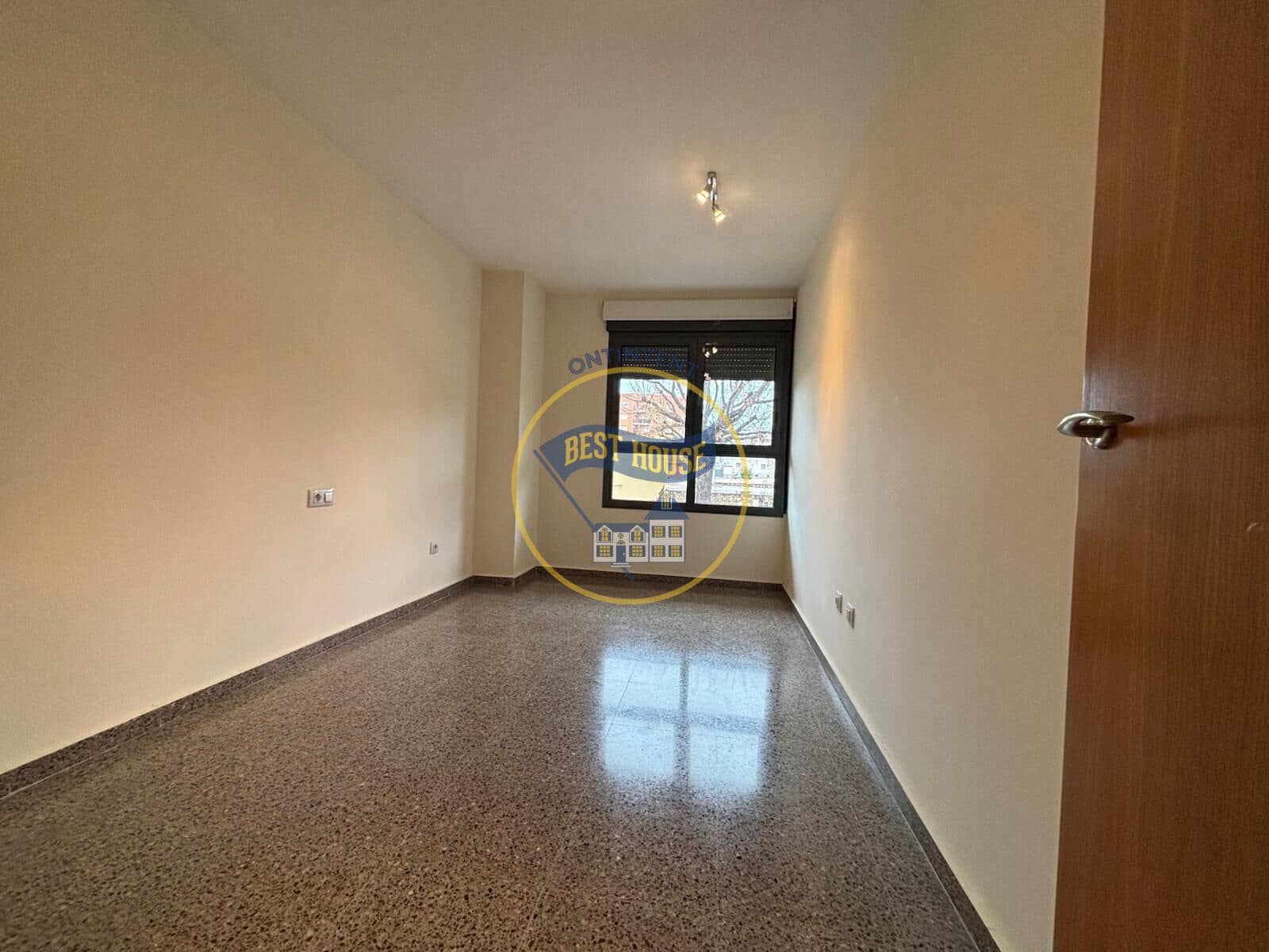 3 makuuhuone Asunto myytävänä paikassa L'Olleria mukana 
autotalli - 144 000 € (Ref: 9519179)