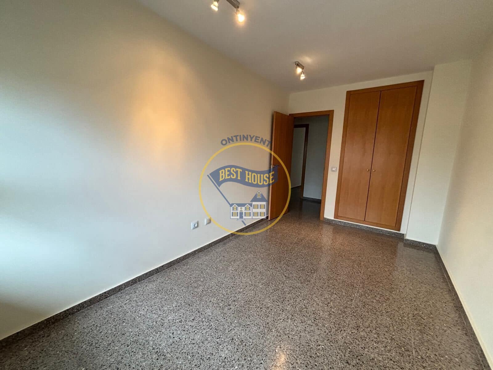 3 makuuhuone Asunto myytävänä paikassa L'Olleria mukana 
autotalli - 144 000 € (Ref: 9519179)