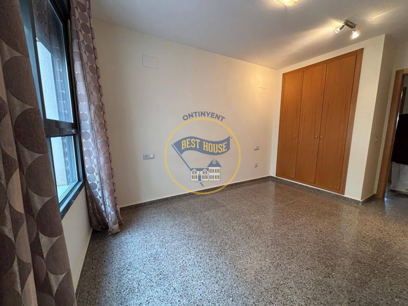 3 makuuhuone Asunto myytävänä paikassa L'Olleria mukana 
autotalli - 144 000 € (Ref: 9519179)