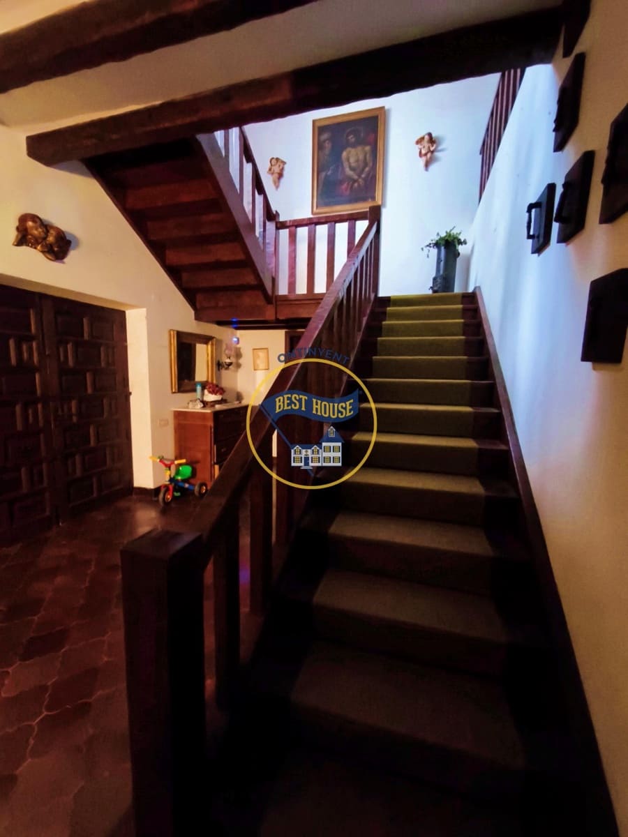 7 bedroom Villa for sale in Fontanars dels Alforins with pool - € 820,000 (Ref: 9533912)