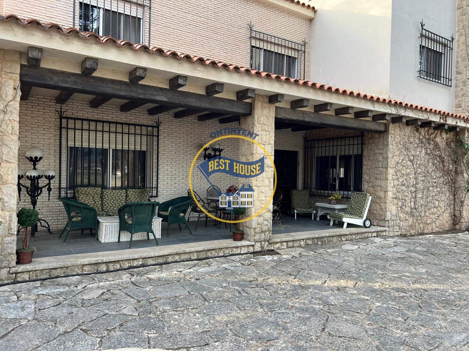 7 bedroom Villa for sale in Fontanars dels Alforins with pool - € 820,000 (Ref: 9533912)