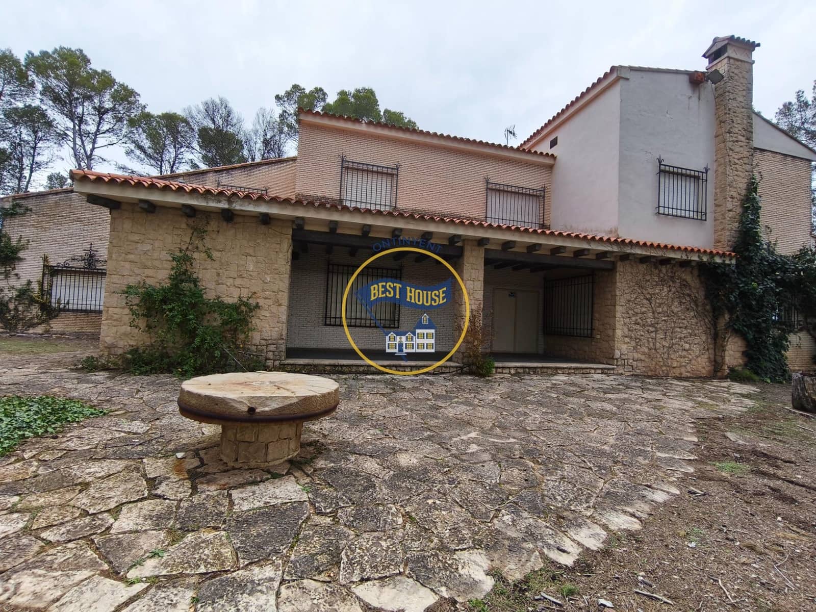 7 bedroom Villa for sale in Fontanars dels Alforins with pool - € 820,000 (Ref: 9533912)