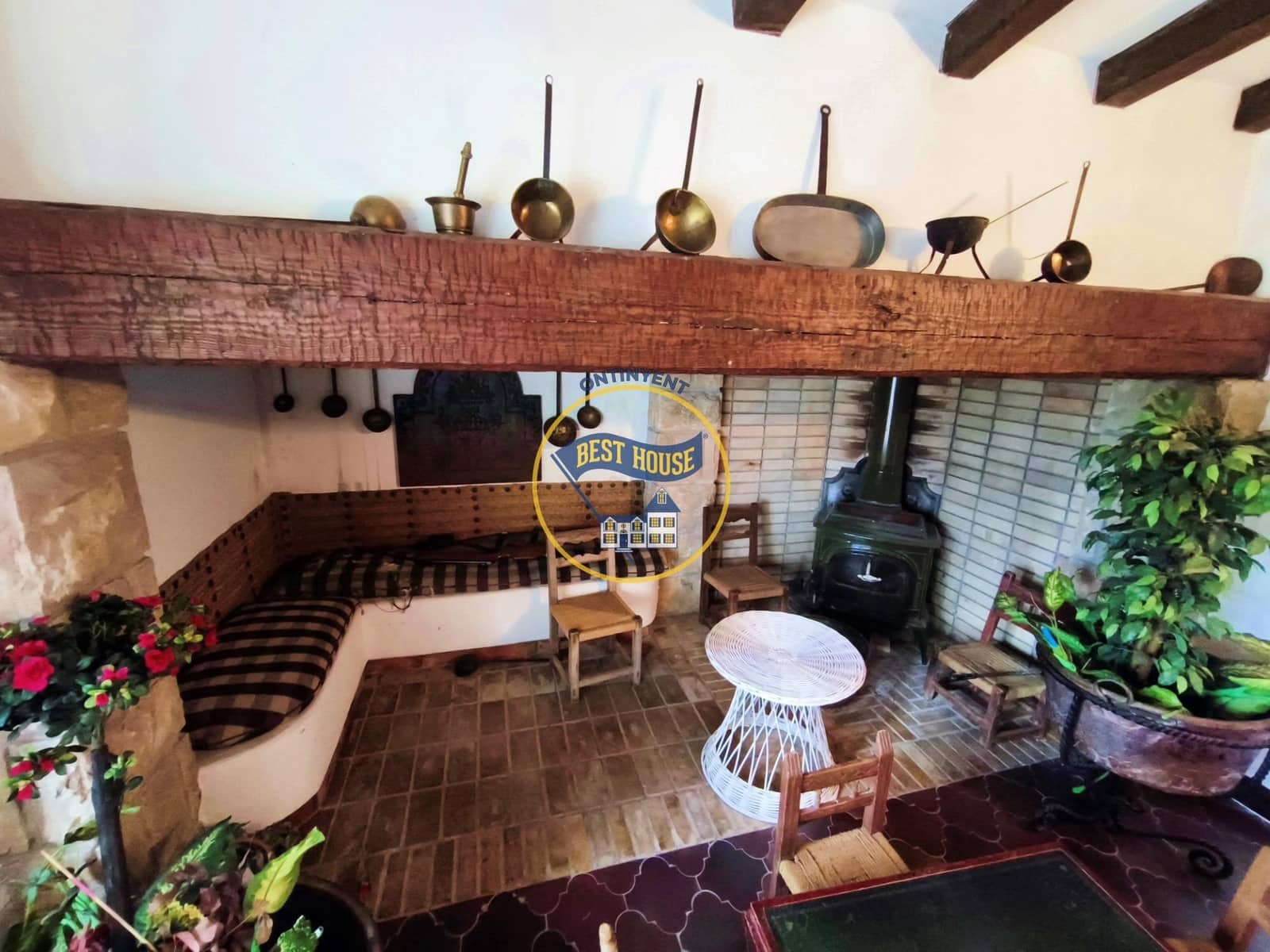 7 bedroom Villa for sale in Fontanars dels Alforins with pool - € 820,000 (Ref: 9533912)