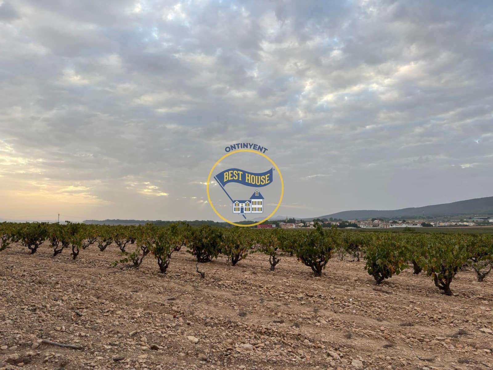 7 bedroom Villa for sale in Fontanars dels Alforins with pool - € 820,000 (Ref: 9533912)