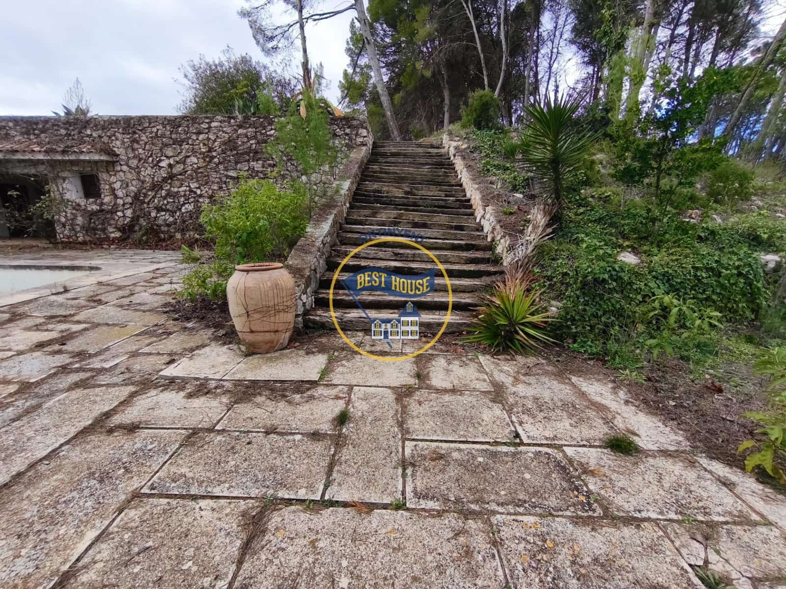 7 bedroom Villa for sale in Fontanars dels Alforins with pool - € 820,000 (Ref: 9533912)