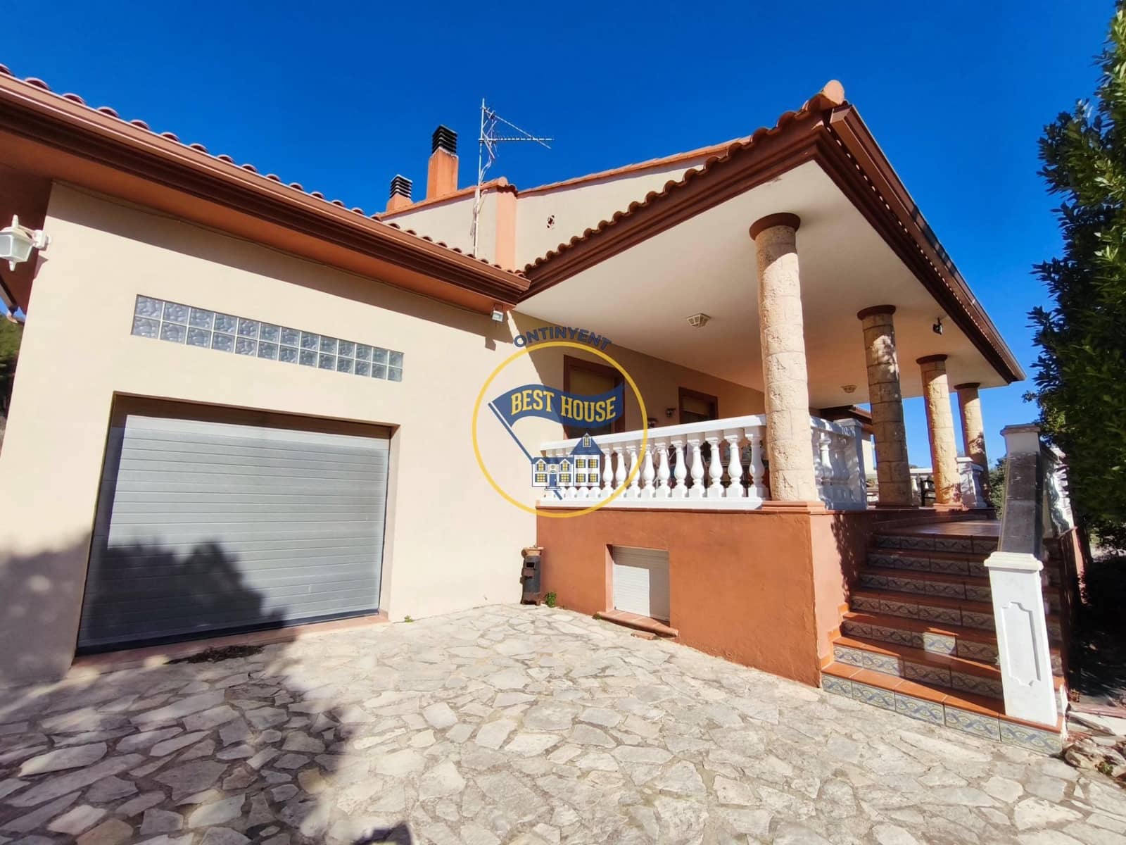 6 makuuhuone Huvila myytävänä paikassa Ontinyent mukana uima-altaan - 750 000 € (Ref: 9536088)