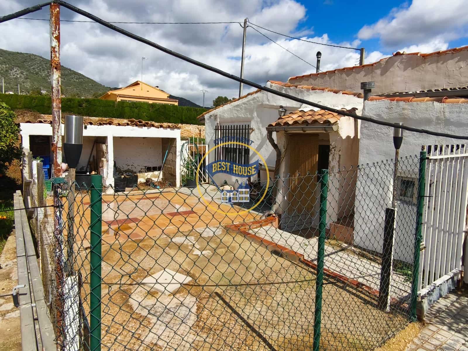 4 bedroom Villa for sale in Aielo de Malferit - € 135,000 (Ref: 9674462)