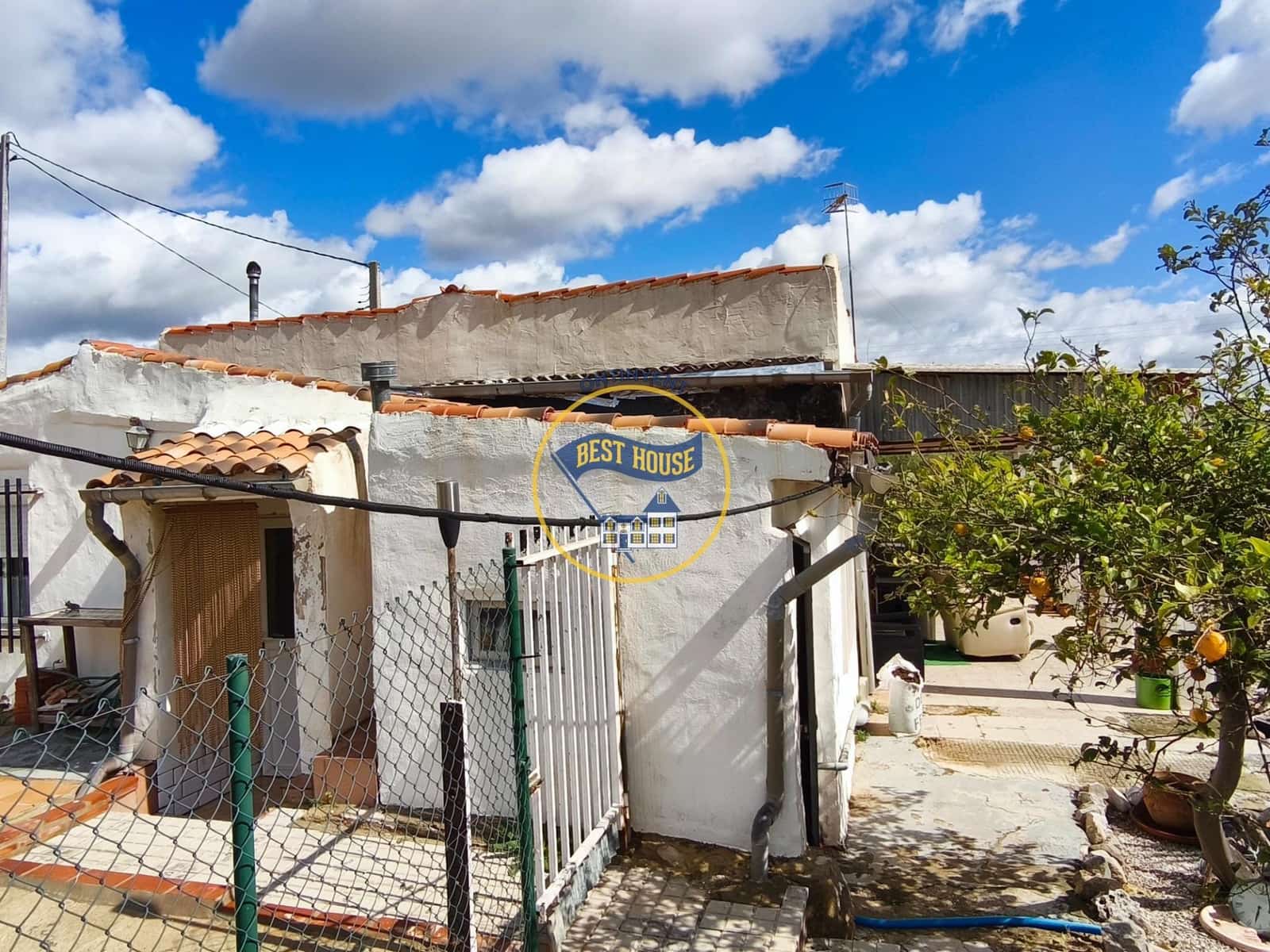 4 bedroom Villa for sale in Aielo de Malferit - € 135,000 (Ref: 9674462)