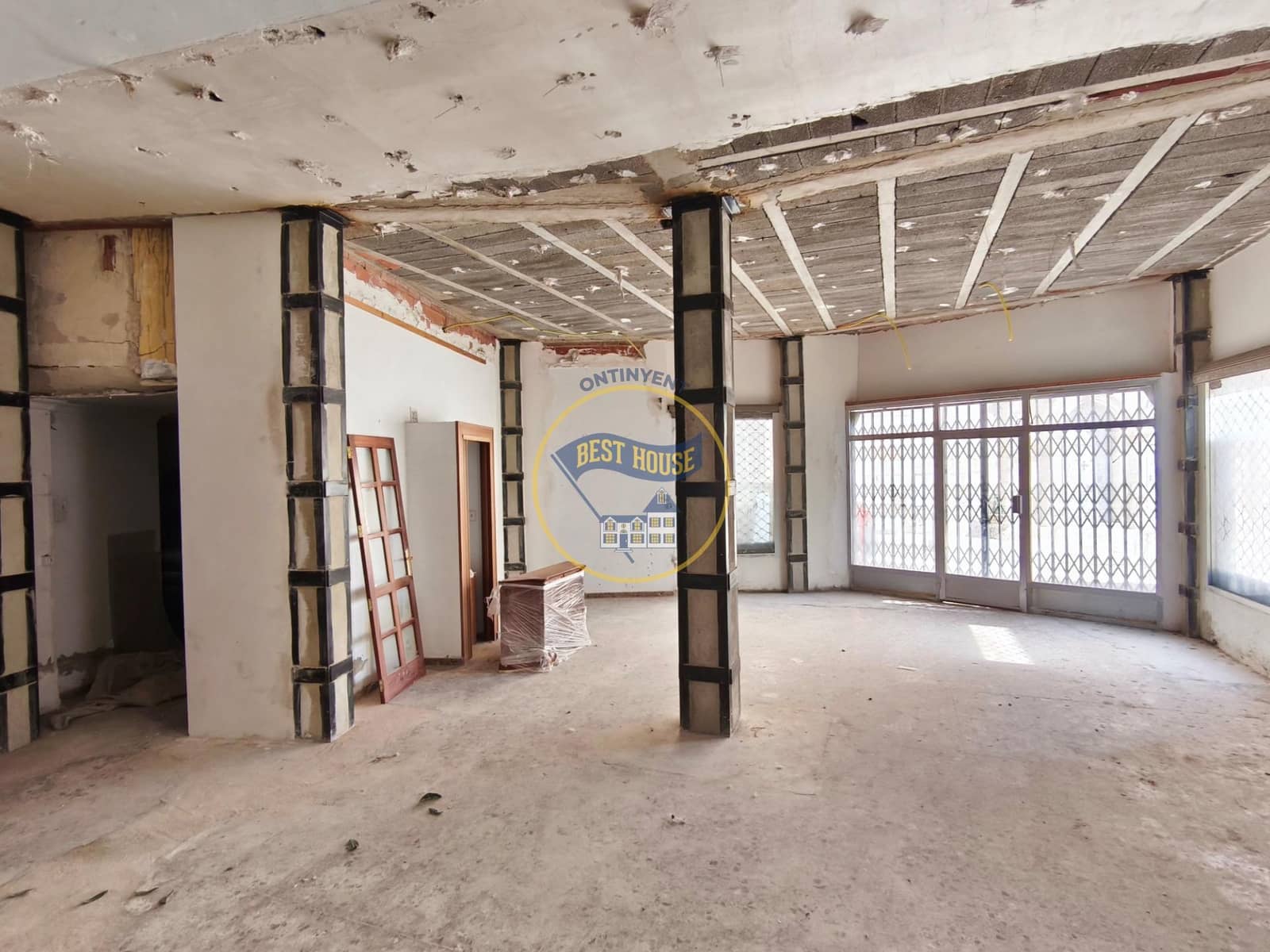 5 bedroom Townhouse for sale in L'Olleria - € 120,000 (Ref: 9712175)