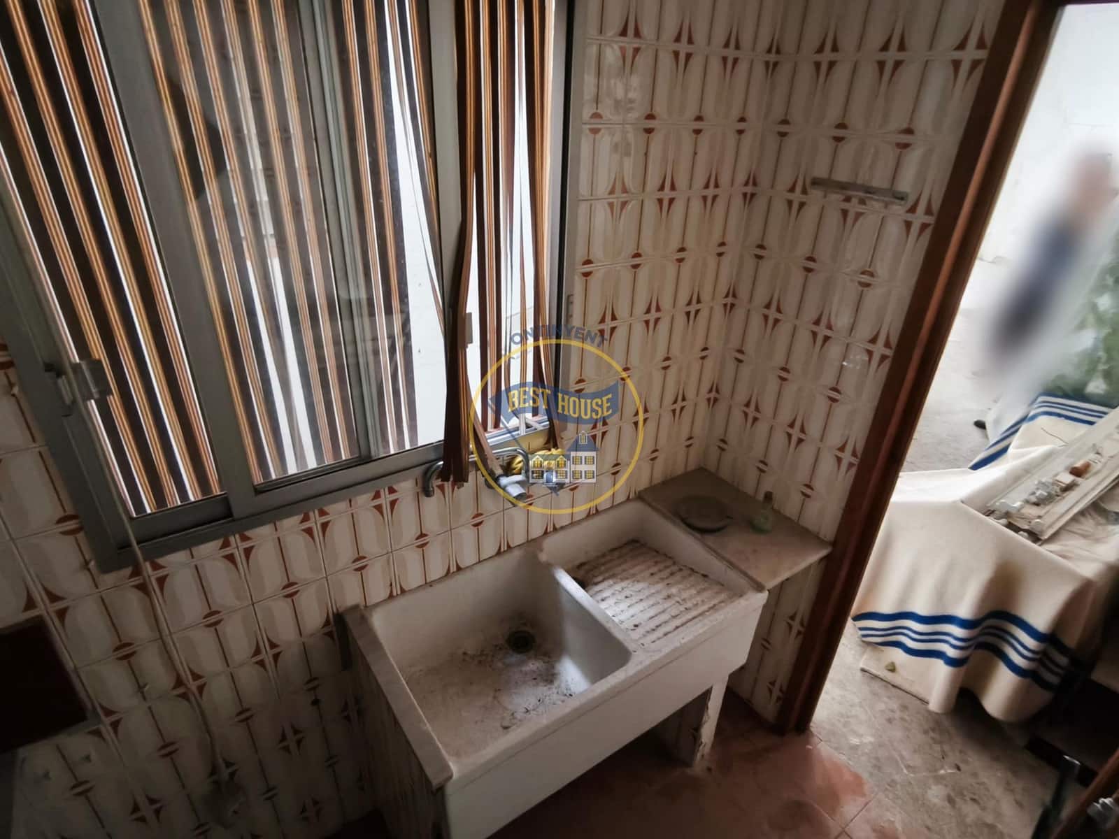 5 bedroom Townhouse for sale in L'Olleria - € 120,000 (Ref: 9712175)