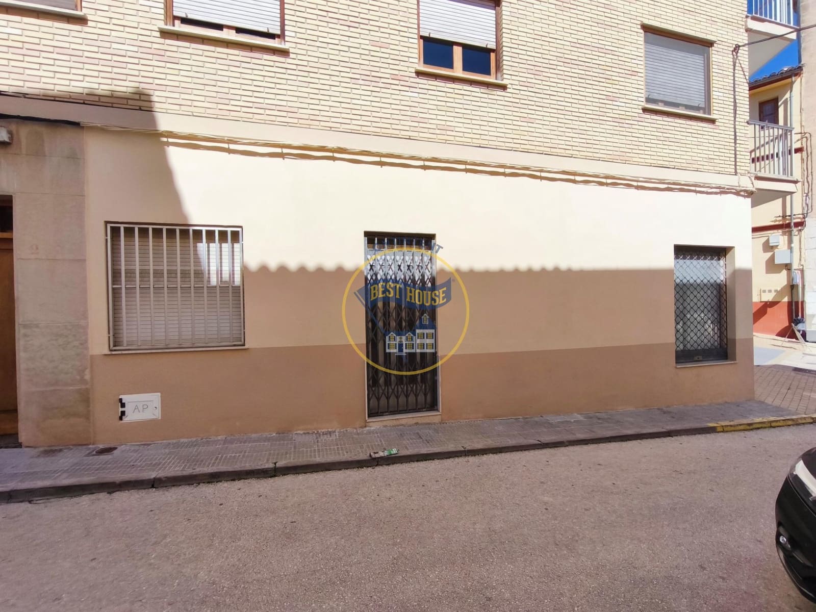 5 bedroom Townhouse for sale in L'Olleria - € 120,000 (Ref: 9712175)