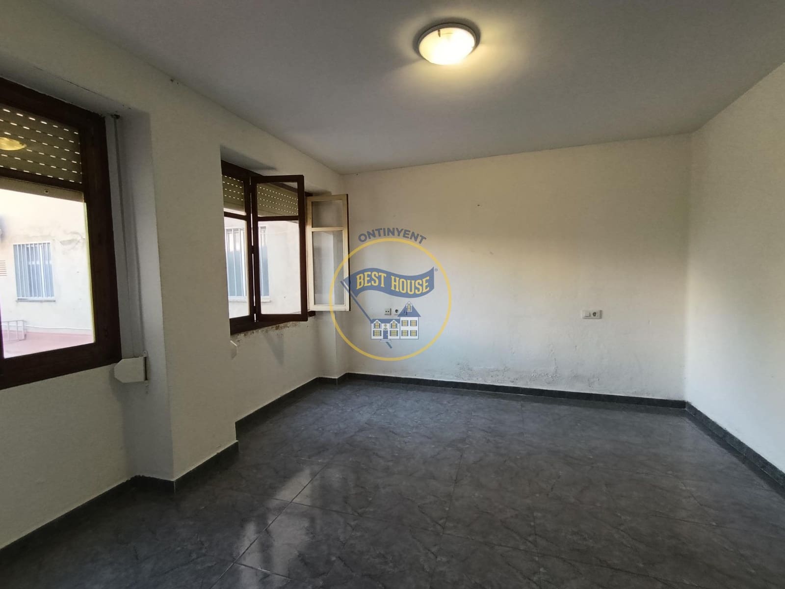 5 soveværelse Lejlighed til salg i Ontinyent - € 120.000 (Ref: 9748180)