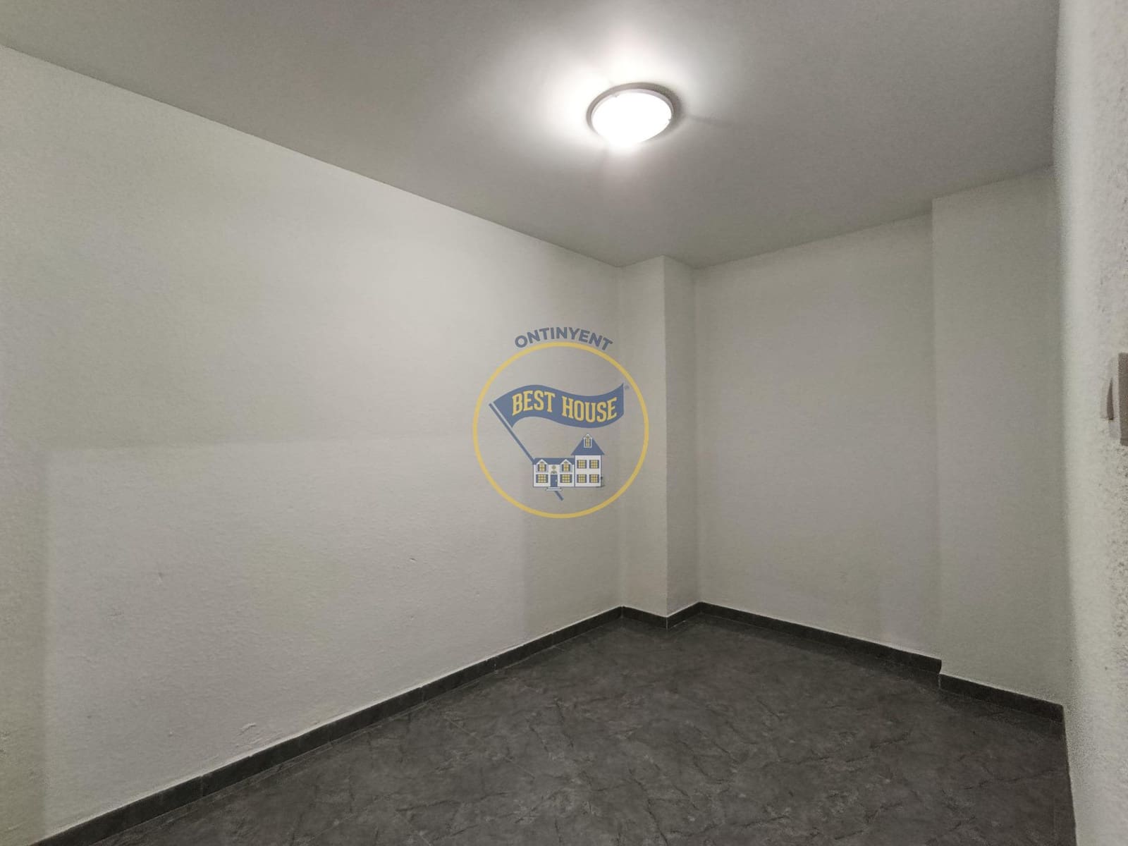 5 soveværelse Lejlighed til salg i Ontinyent - € 120.000 (Ref: 9748180)