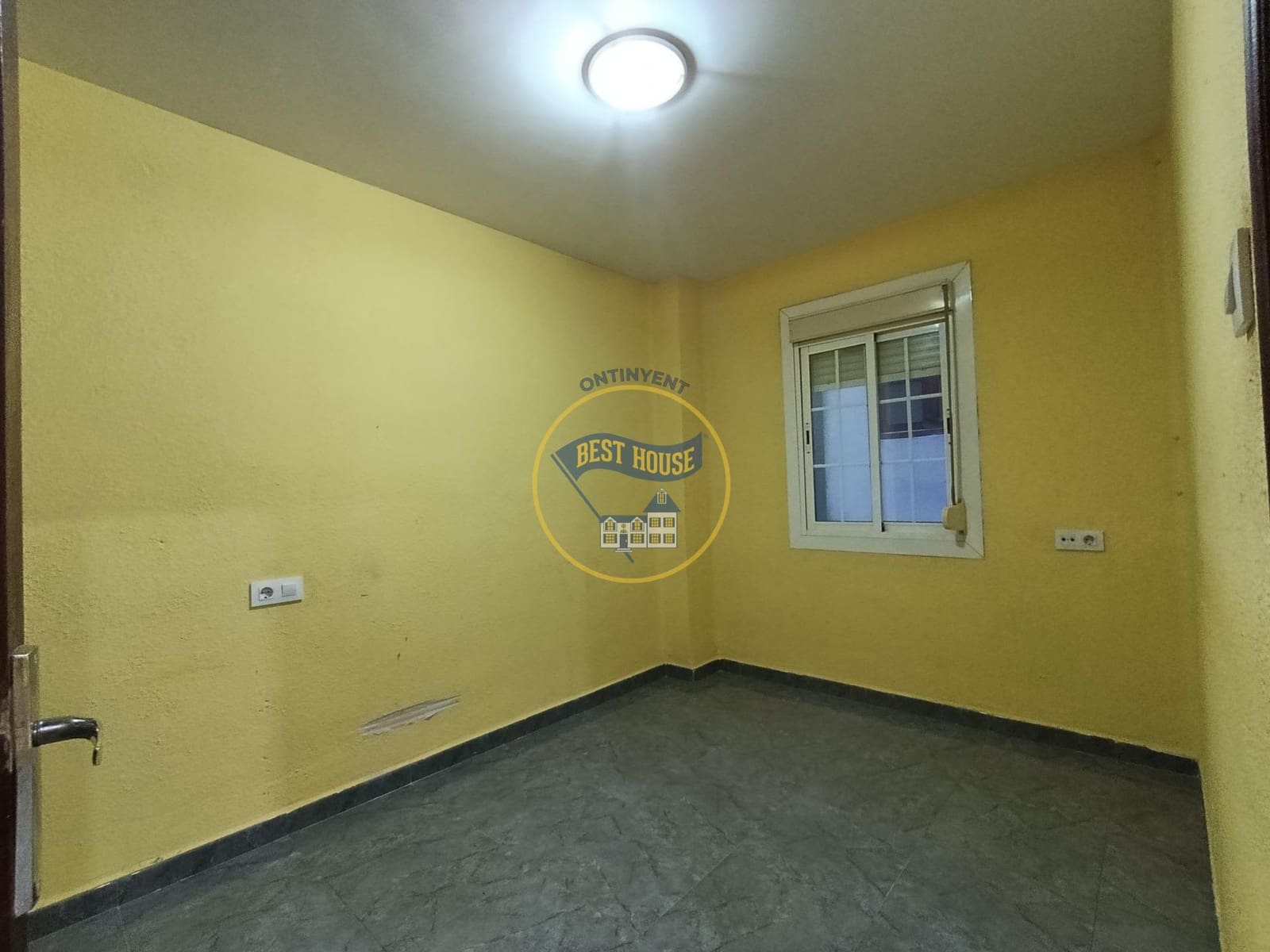 5 soveværelse Lejlighed til salg i Ontinyent - € 120.000 (Ref: 9748180)