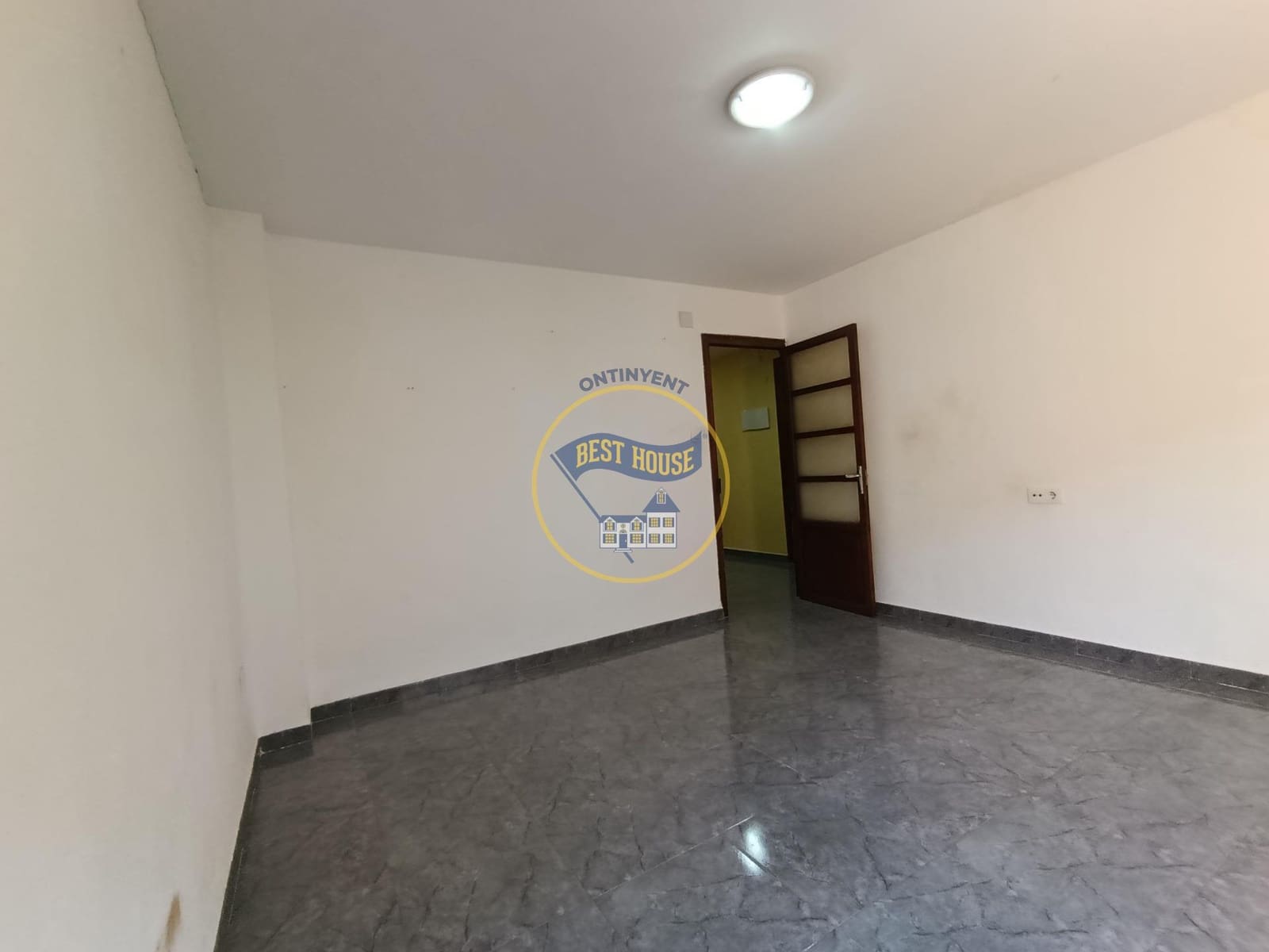 5 soveværelse Lejlighed til salg i Ontinyent - € 120.000 (Ref: 9748180)