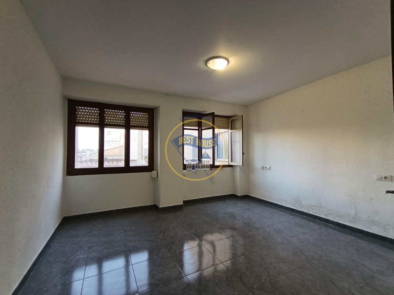 5 bedroom Flat for sale in Ontinyent - € 120,000 (Ref: 9748180)