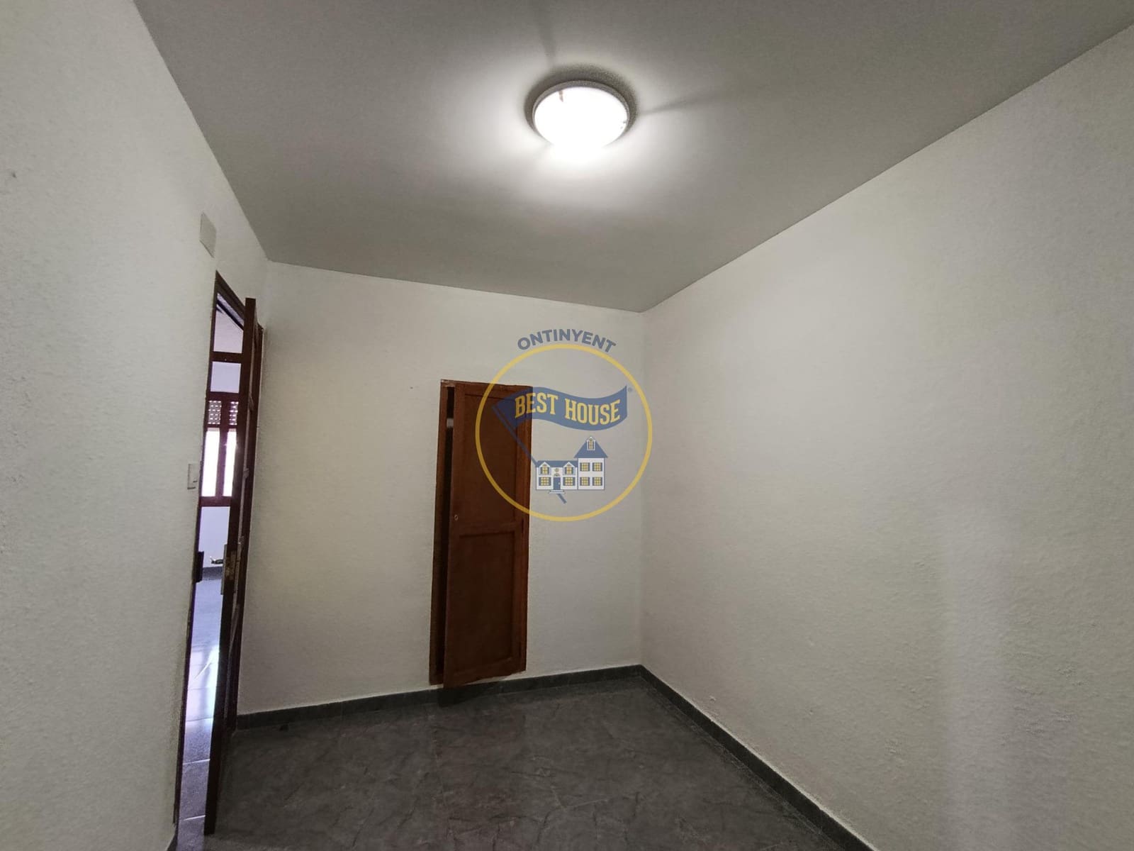 5 bedroom Flat for sale in Ontinyent - € 120,000 (Ref: 9748180)