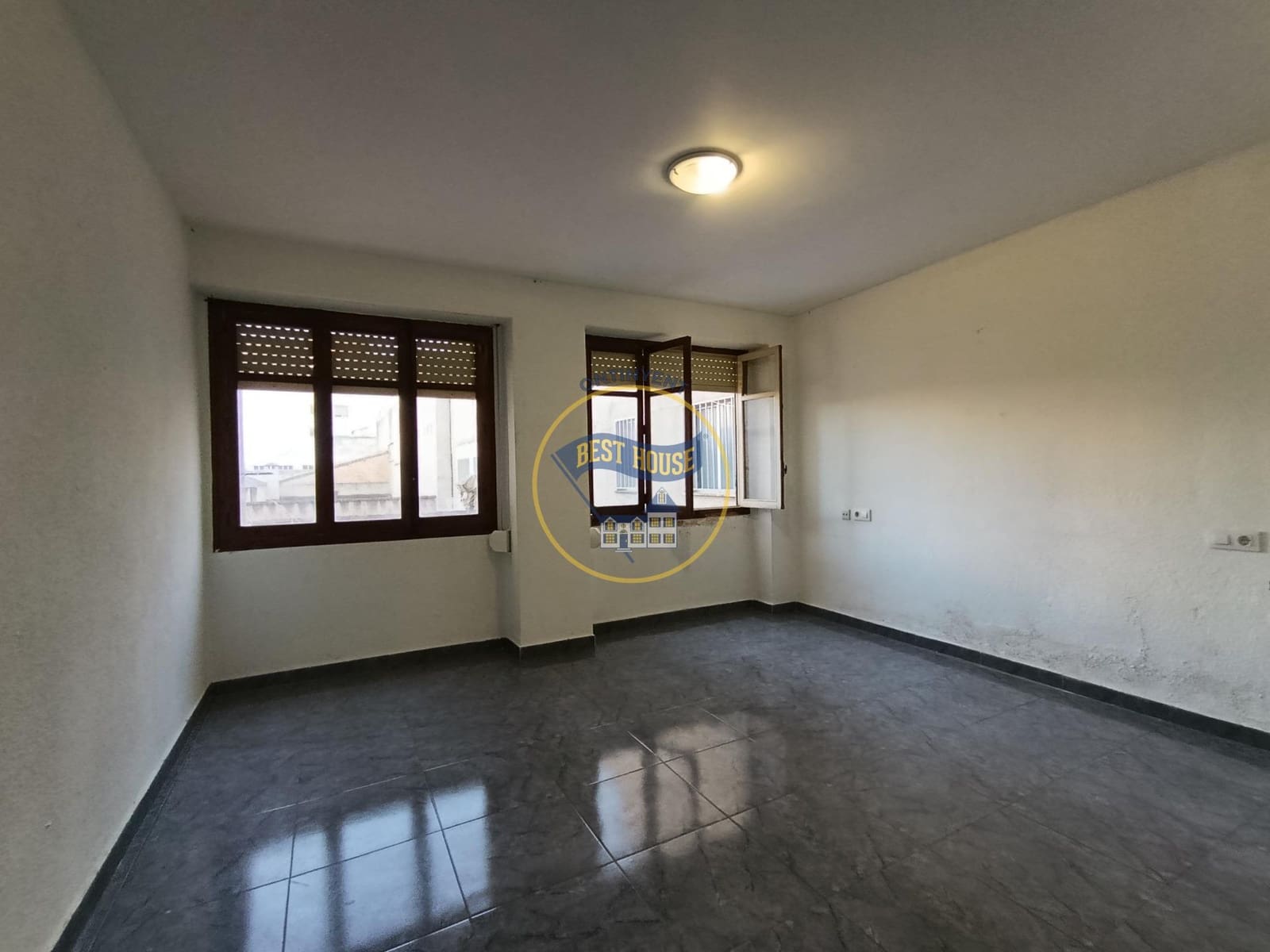 5 bedroom Flat for sale in Ontinyent - € 120,000 (Ref: 9748180)