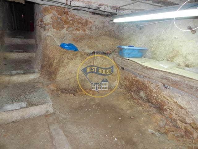 6 soveværelse Byhus til salg i Bocairent - € 45.000 (Ref: 9786814)