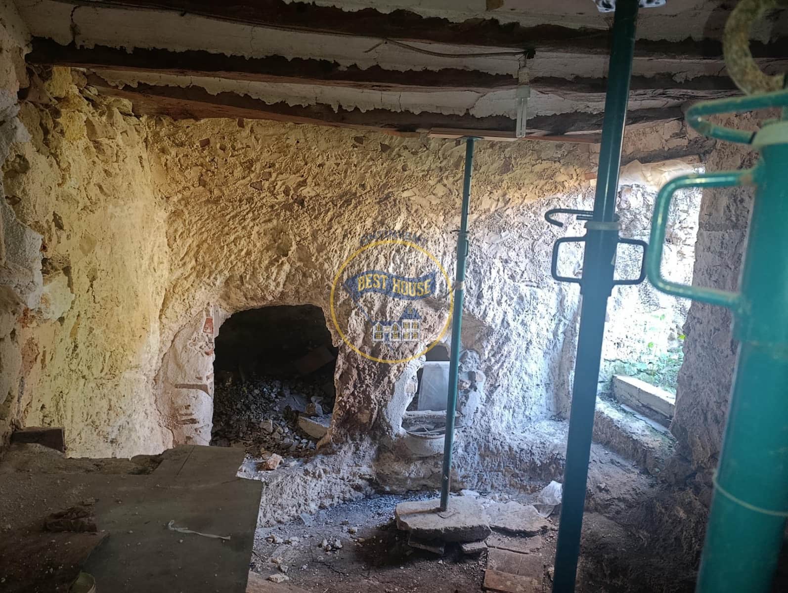 6 soveværelse Byhus til salg i Bocairent - € 45.000 (Ref: 9786814)