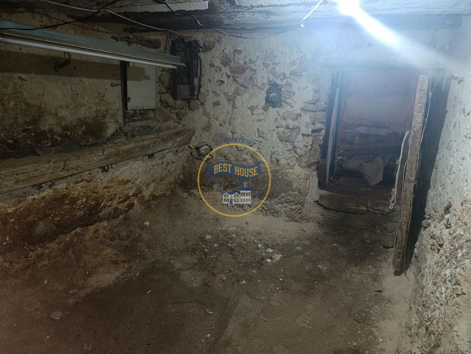 6 soveværelse Byhus til salg i Bocairent - € 45.000 (Ref: 9786814)