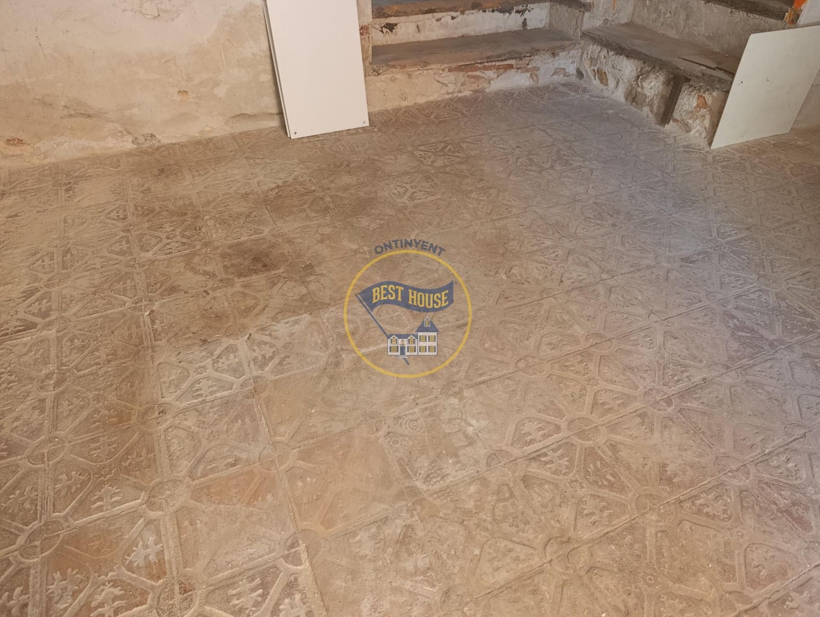 6 soveværelse Byhus til salg i Bocairent - € 45.000 (Ref: 9786814)