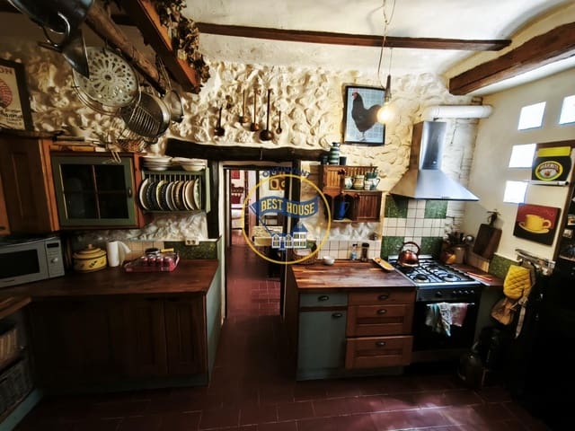 4 slaapkamer Villa te koop in Alcoy / Alcoi - € 198.000 (Ref: 9913338)