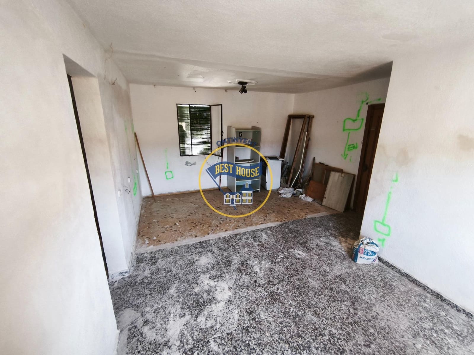3 bedroom Flat for sale in Ontinyent - € 37,000 (Ref: 9924740)