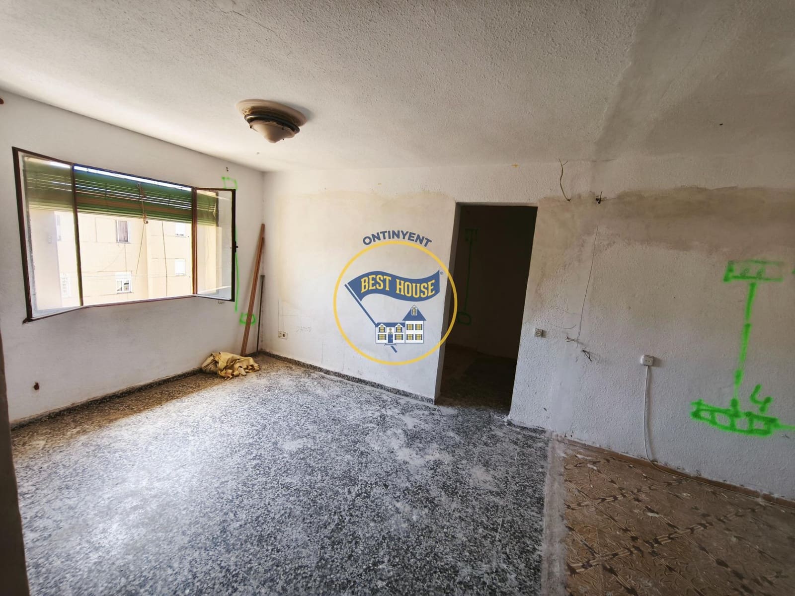 3 bedroom Flat for sale in Ontinyent - € 37,000 (Ref: 9924740)