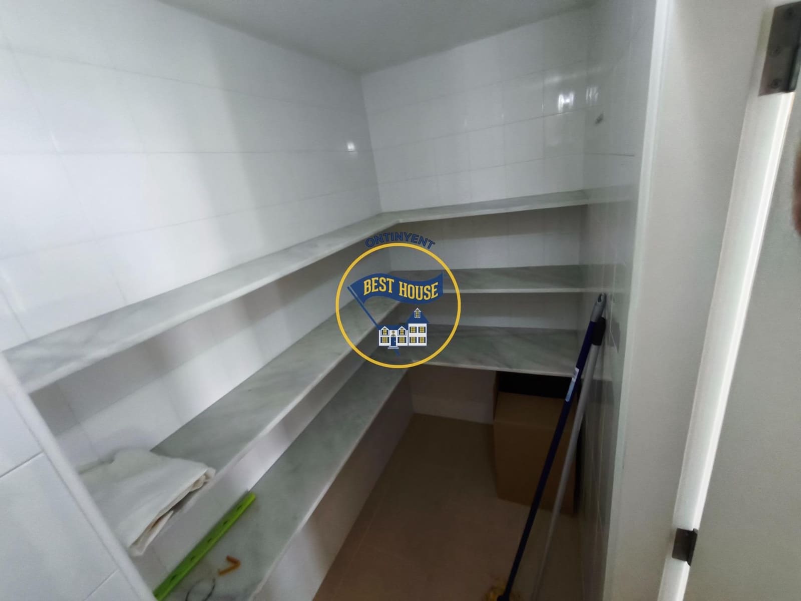 3 bedroom Flat for sale in Agullent with garage - € 160,000 (Ref: 9965456)