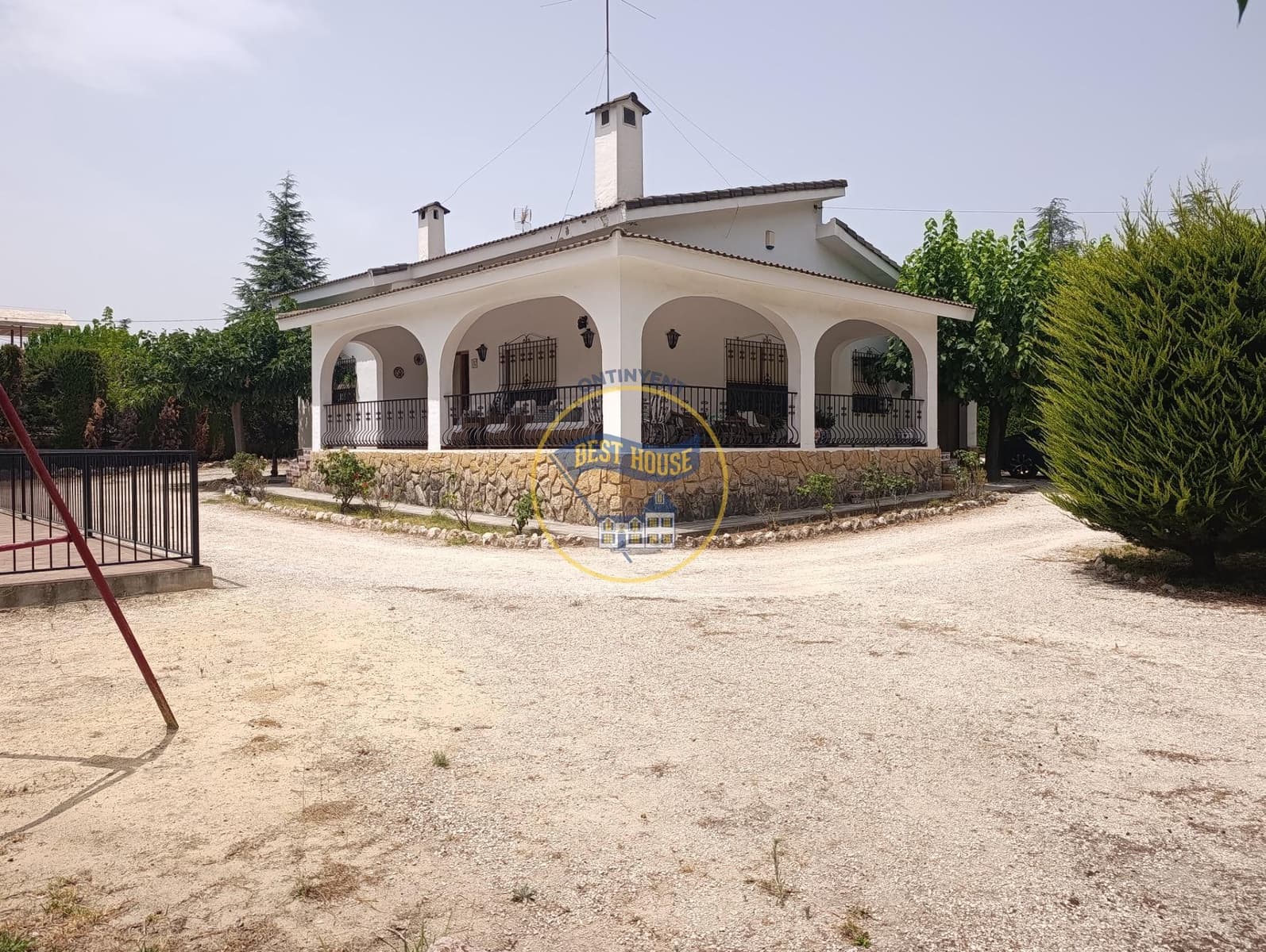 4 soveværelse Villa til salg i Ontinyent med swimmingpool garage - € 400.000 (Ref: 9975591)