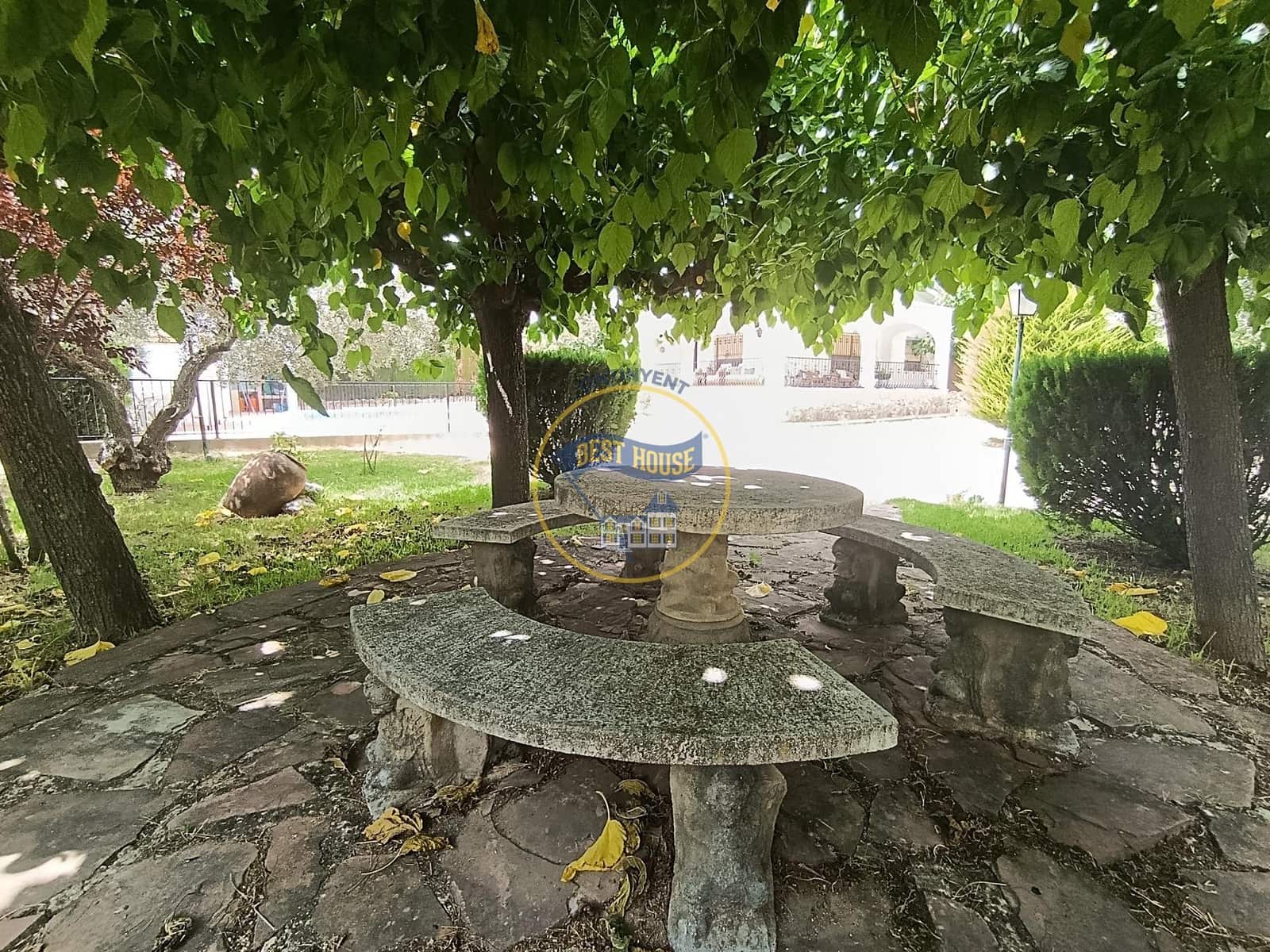 4 soveværelse Villa til salg i Ontinyent med swimmingpool garage - € 400.000 (Ref: 9975591)
