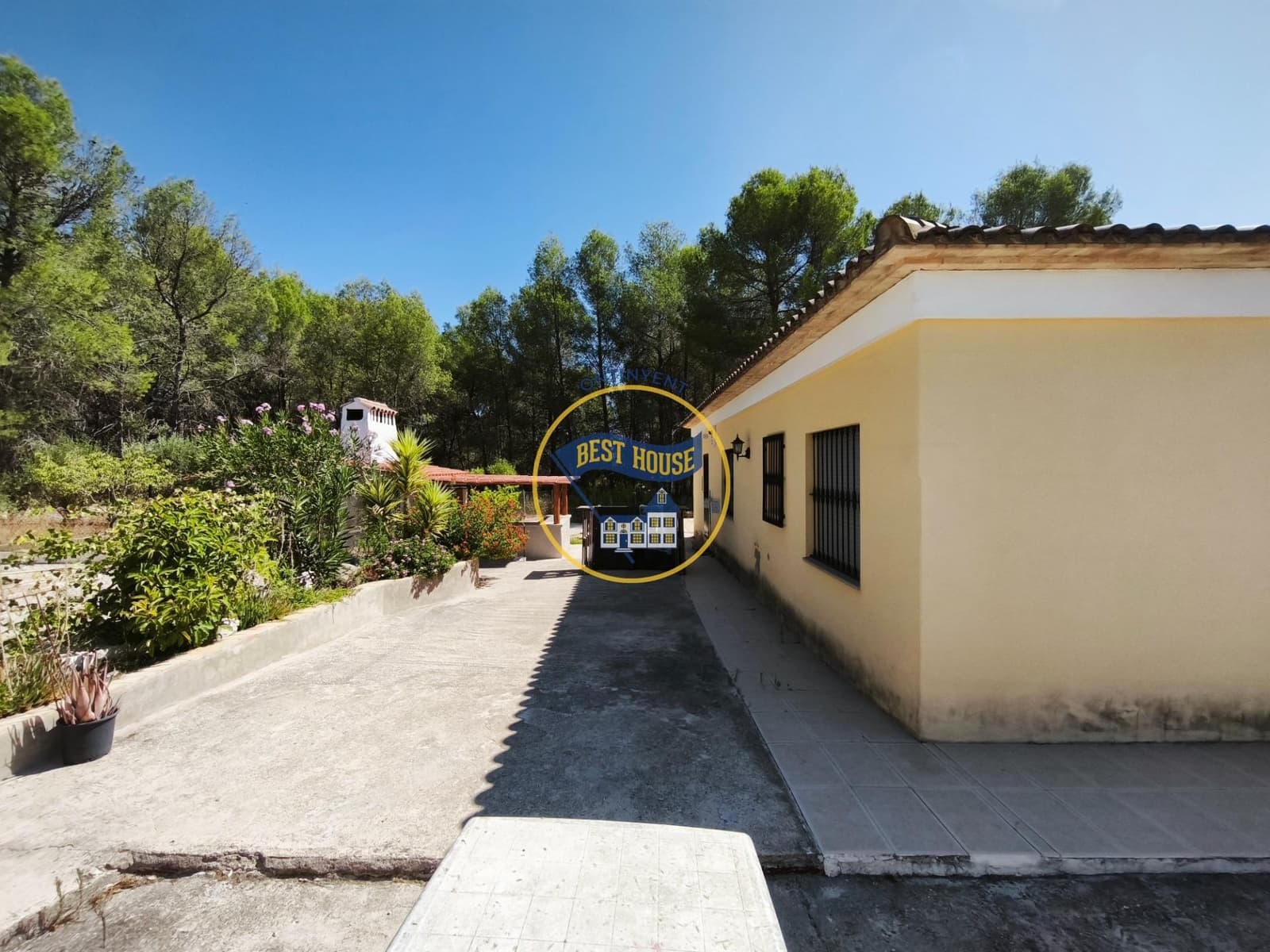 4 slaapkamer Villa te koop in Ontinyent met zwembad - € 245.000 (Ref: 9999693)