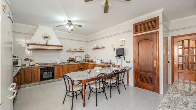4 sovrum Radhus till salu i Ayamonte med garage - 385 000 € (Ref: 10120059)