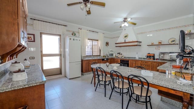 4 sovrum Radhus till salu i Ayamonte med garage - 385 000 € (Ref: 10120059)