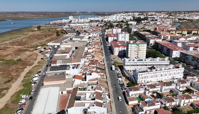 4 sovrum Radhus till salu i Ayamonte med garage - 385 000 € (Ref: 10120059)