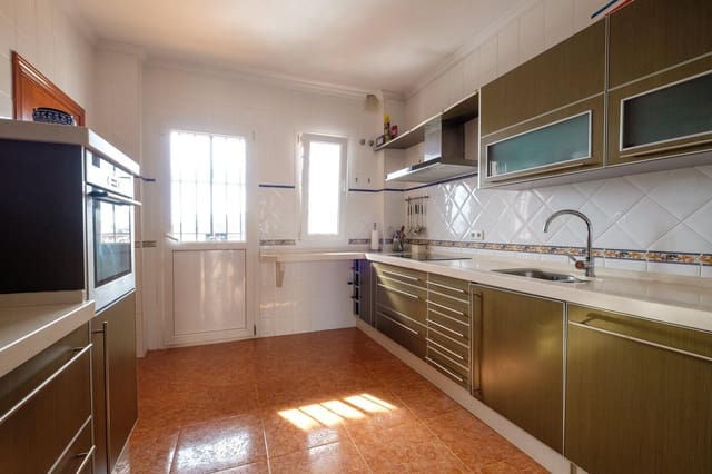 Chalet de 3 habitaciones en Ayamonte en venta con garaje - 399.000 € (Ref: 8112587)