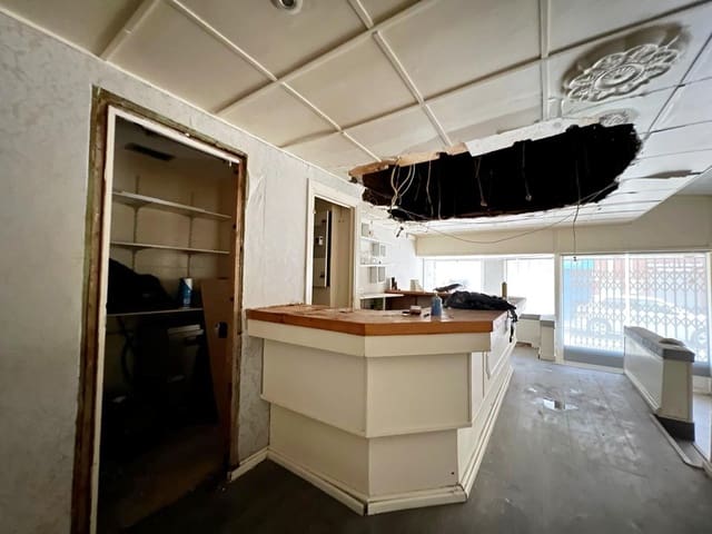 Commercial for sale in Ayamonte - € 140,000 (Ref: 8595273)