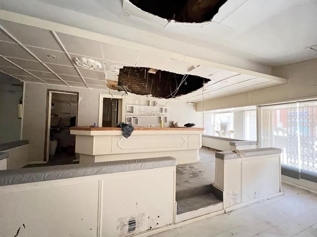 Commercial for sale in Ayamonte - € 140,000 (Ref: 8595273)